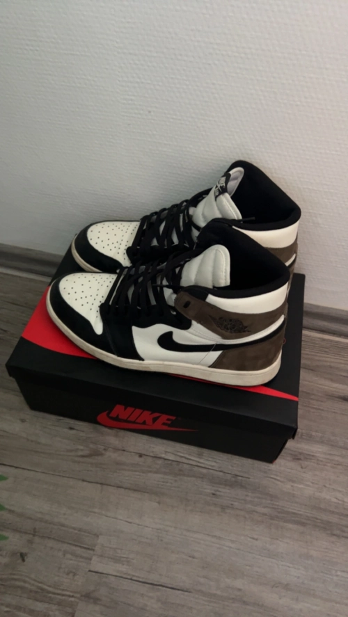 Bstsneaker- Air Jordan 1 Retro High Dark Mocha 555088-105  review 
