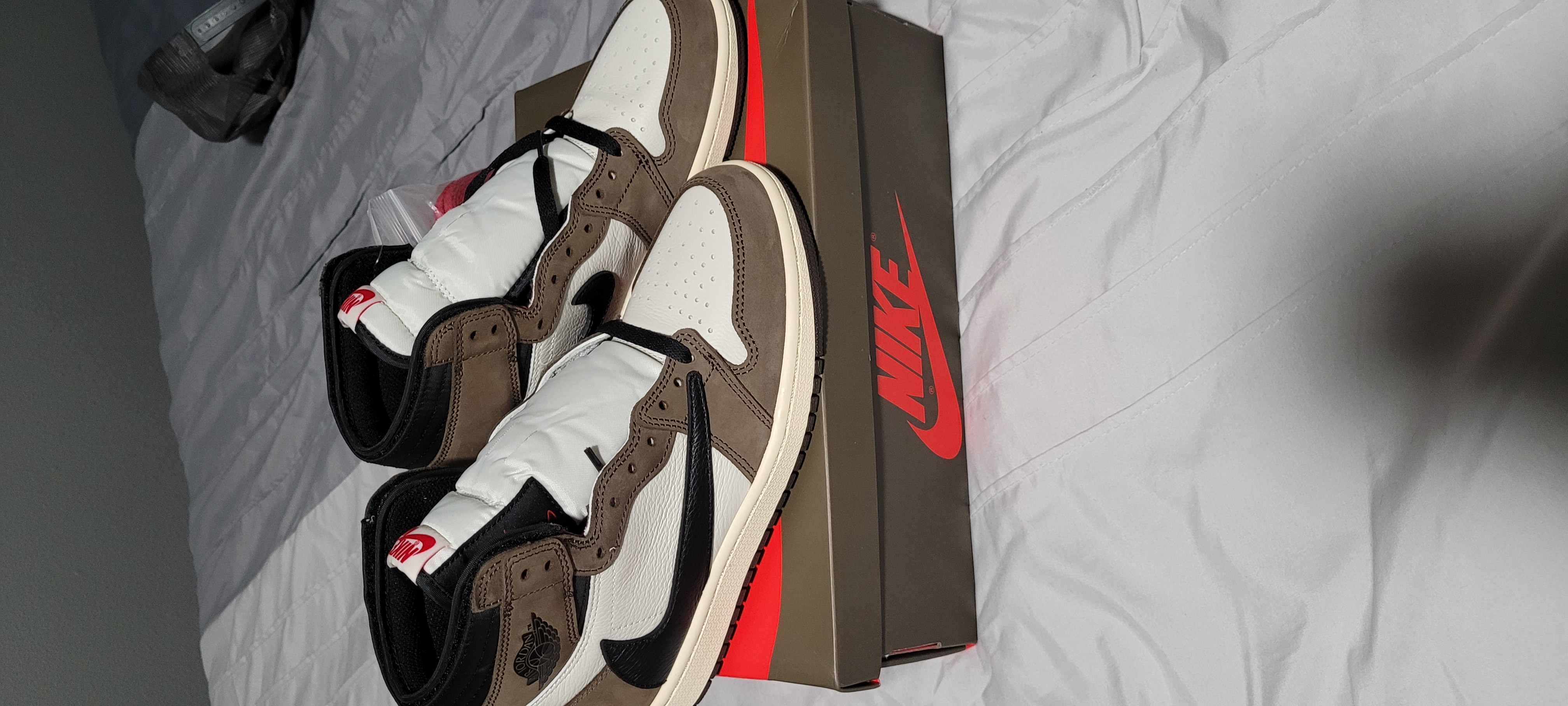 Bstsneaker- Air Jordan 1 Retro High Travis Scott CD4487-100  review Diego