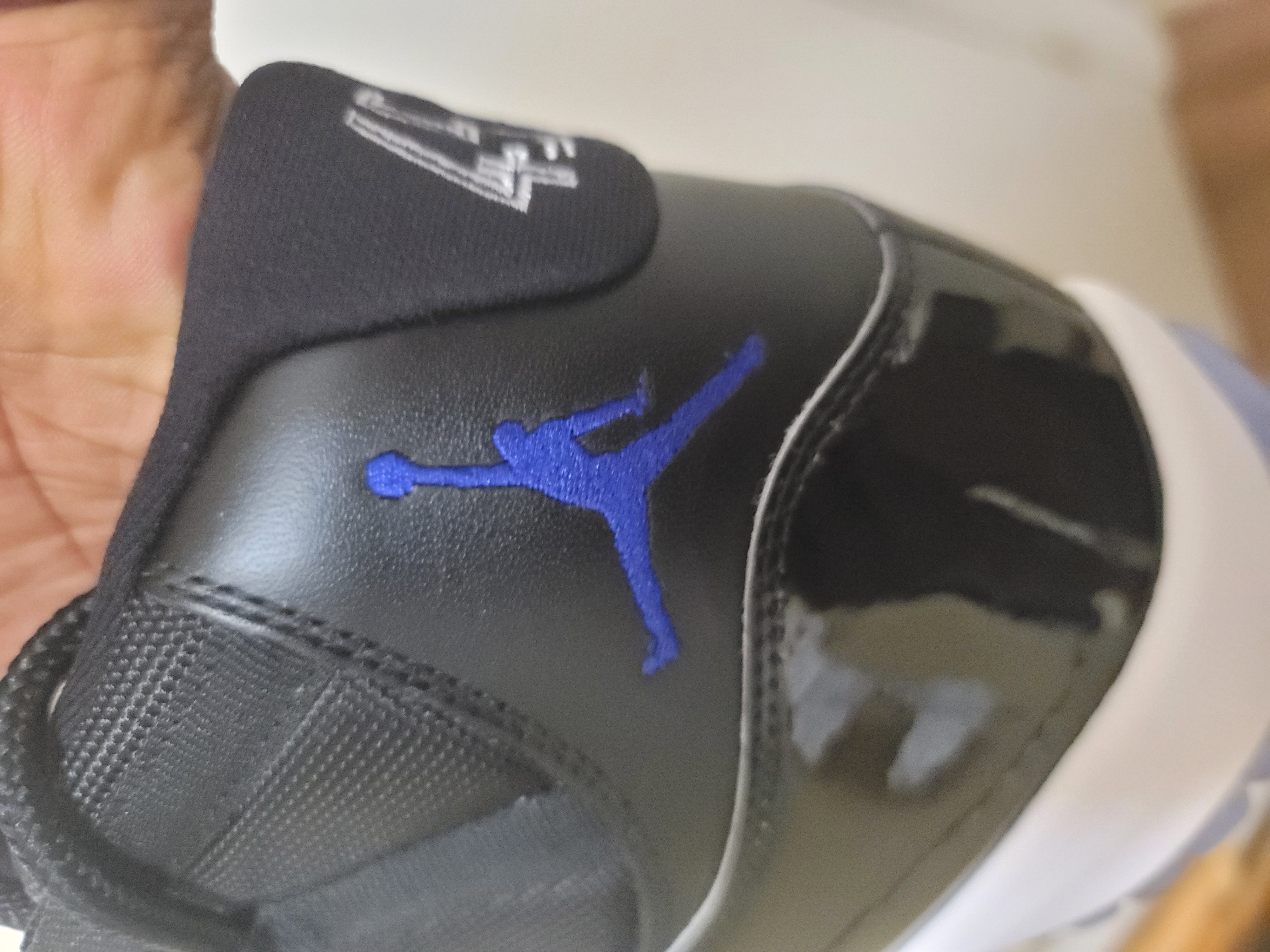 Bstsneaker- Air Jordan 11 Retro Space Jam (2016) 378037-003  review Douglas 01