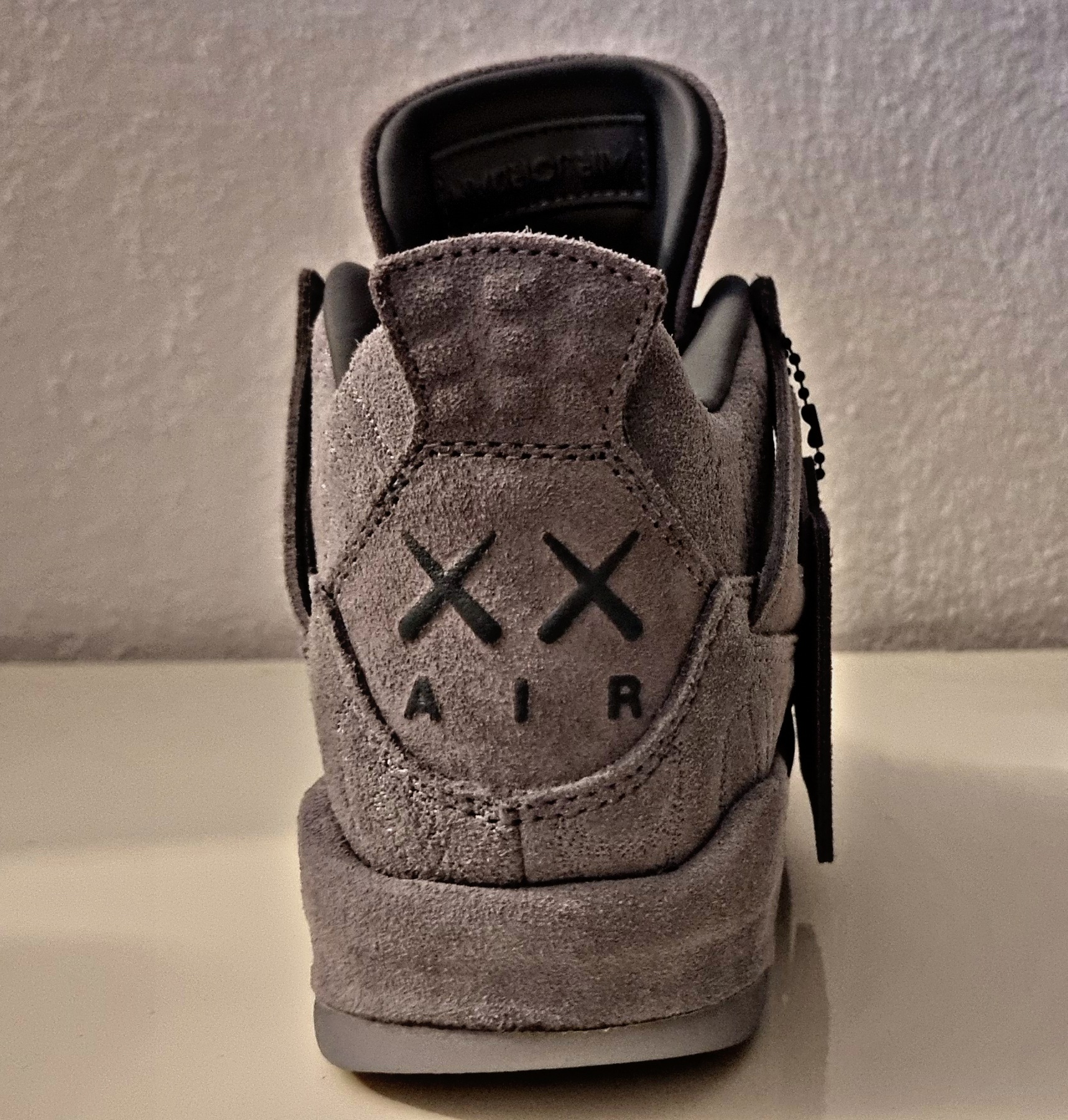 Bstsneaker-   Air Jordan 4 Retro Kaws 930155-003  review 4