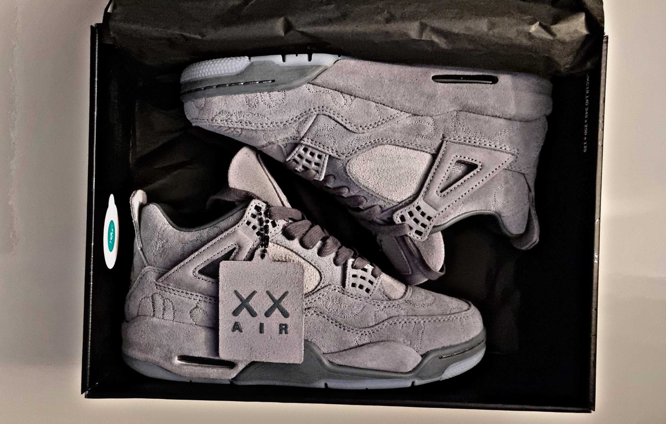 Bstsneaker-   Air Jordan 4 Retro Kaws 930155-003  review 5