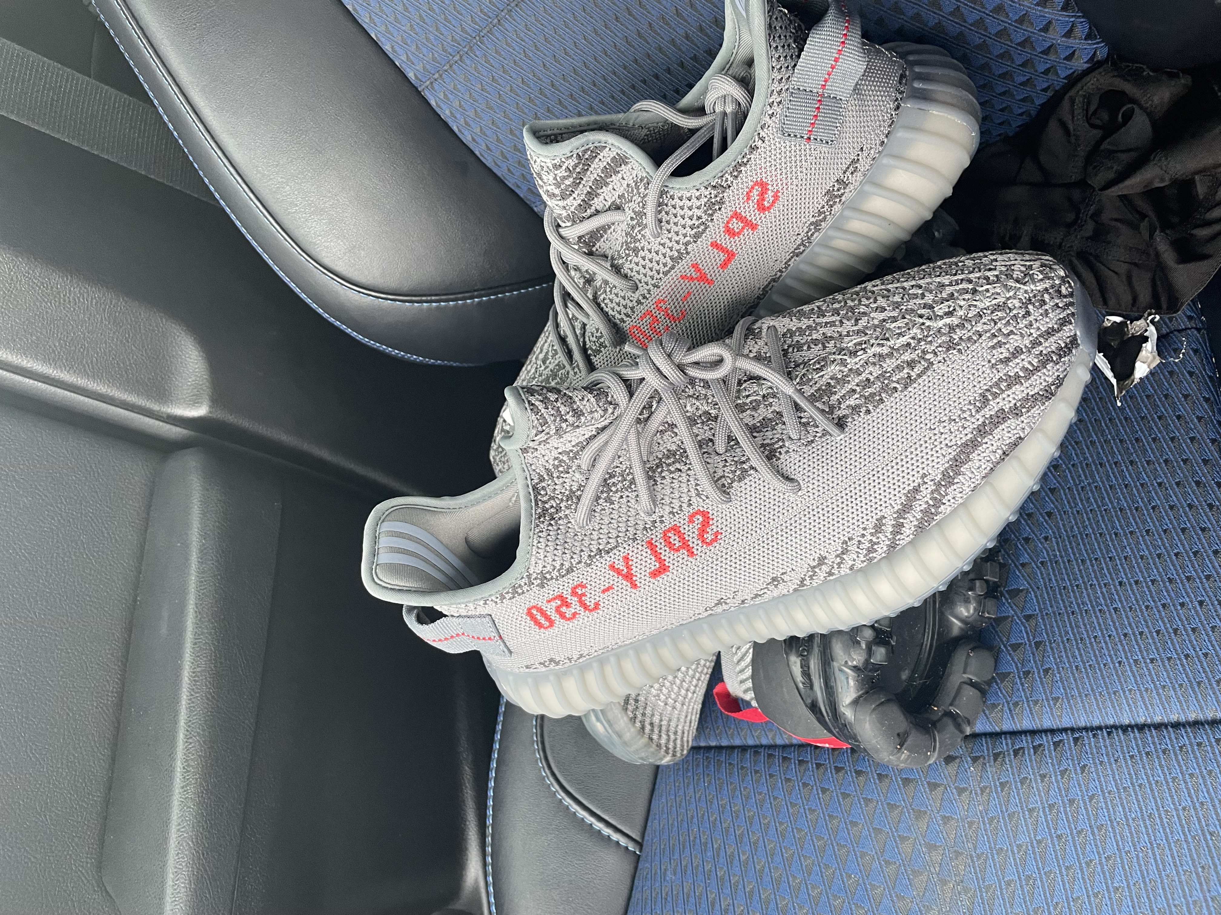 Bstsneaker-  Adidas Yeezy Boost 350 V2 Beluga 2.0 AH2203 review 1