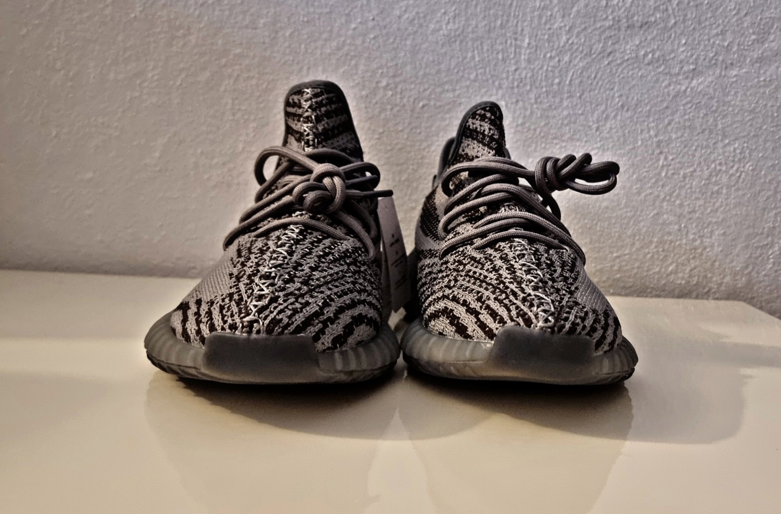 Bstsneaker-  Adidas Yeezy Boost 350 V2 Beluga 2.0 AH2203 review 5