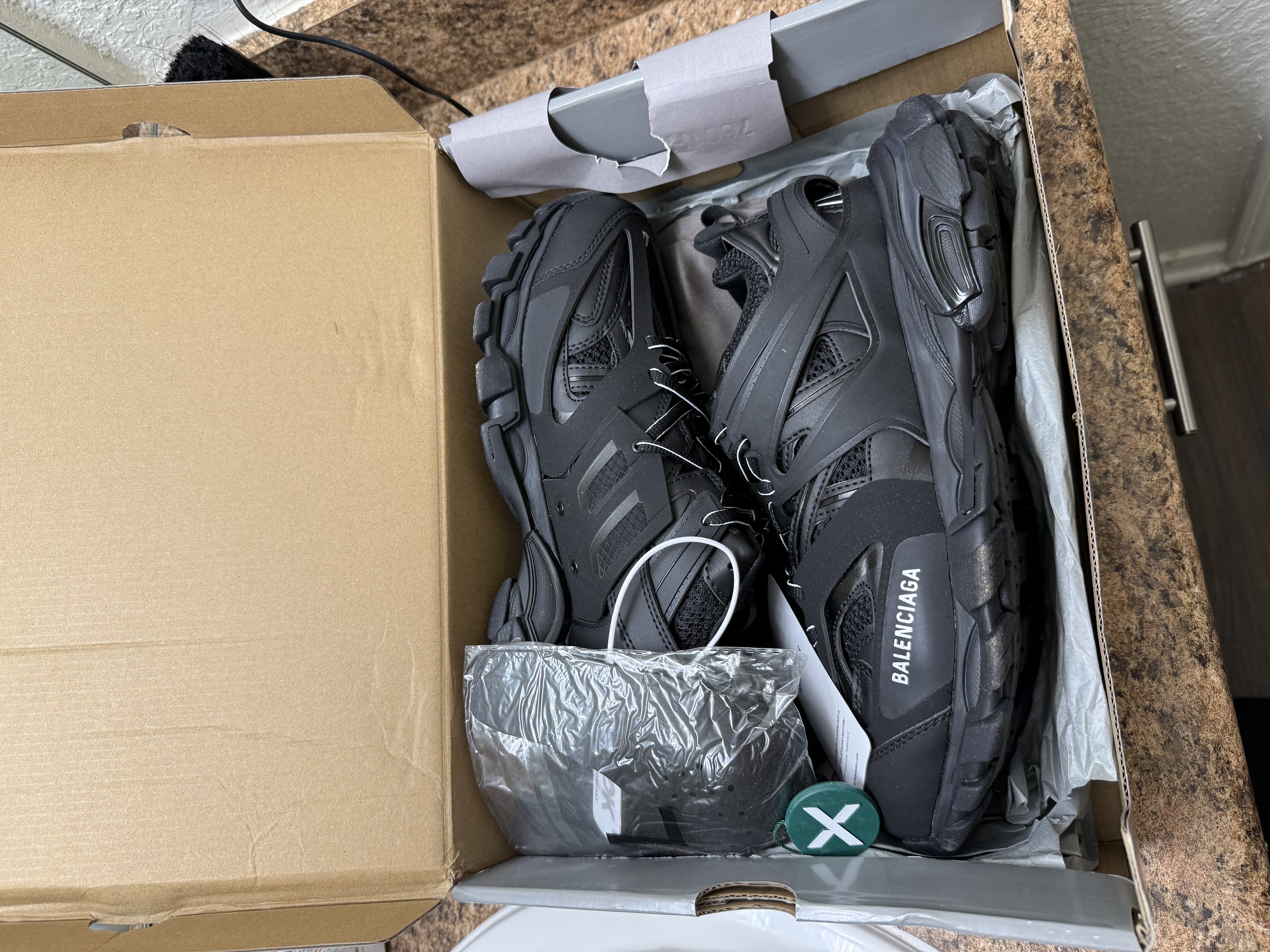 Bstsneaker-Balenciaga Tess S.Black 555032 W1GB7 1000 (With Led) review KB 01