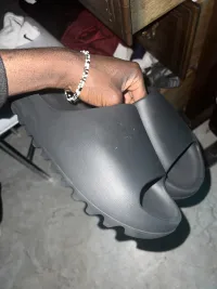 Bstsneaker-Adidas Yeezy Slide Onyx HQ6448 review 0