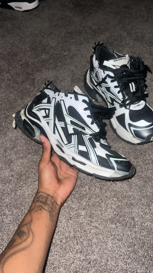 Bstsneaker-Balenciaga Runner Sneaker  White Black 772774 W3RMU 9010 review 