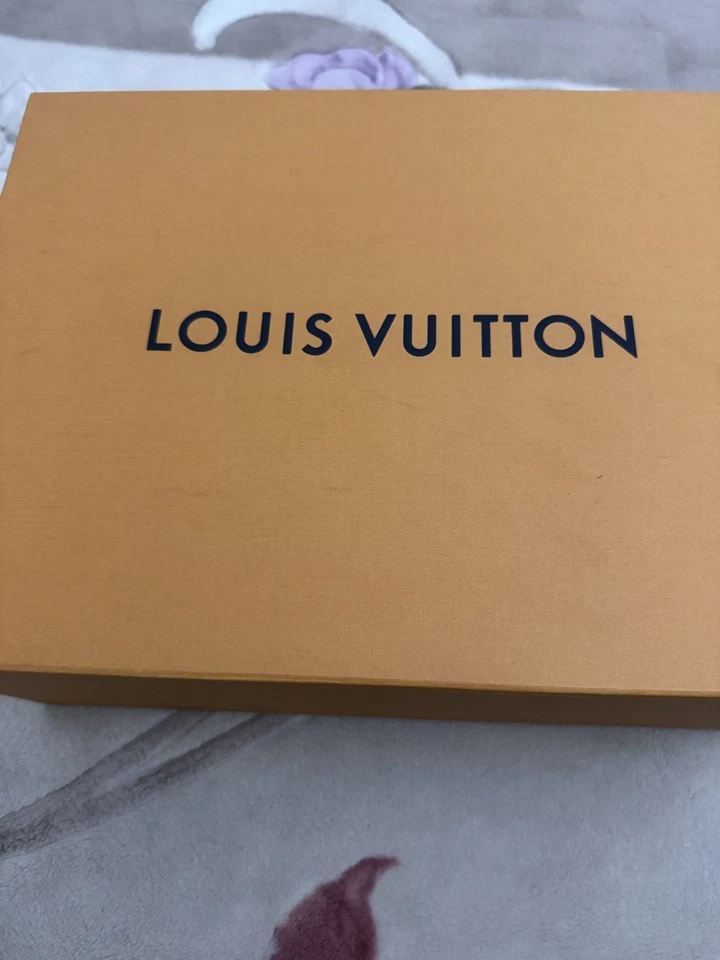 Bstsneaker- Louis Vuitton LV Trainer Black And White Cloth Cover VL1202  review Jiom 01