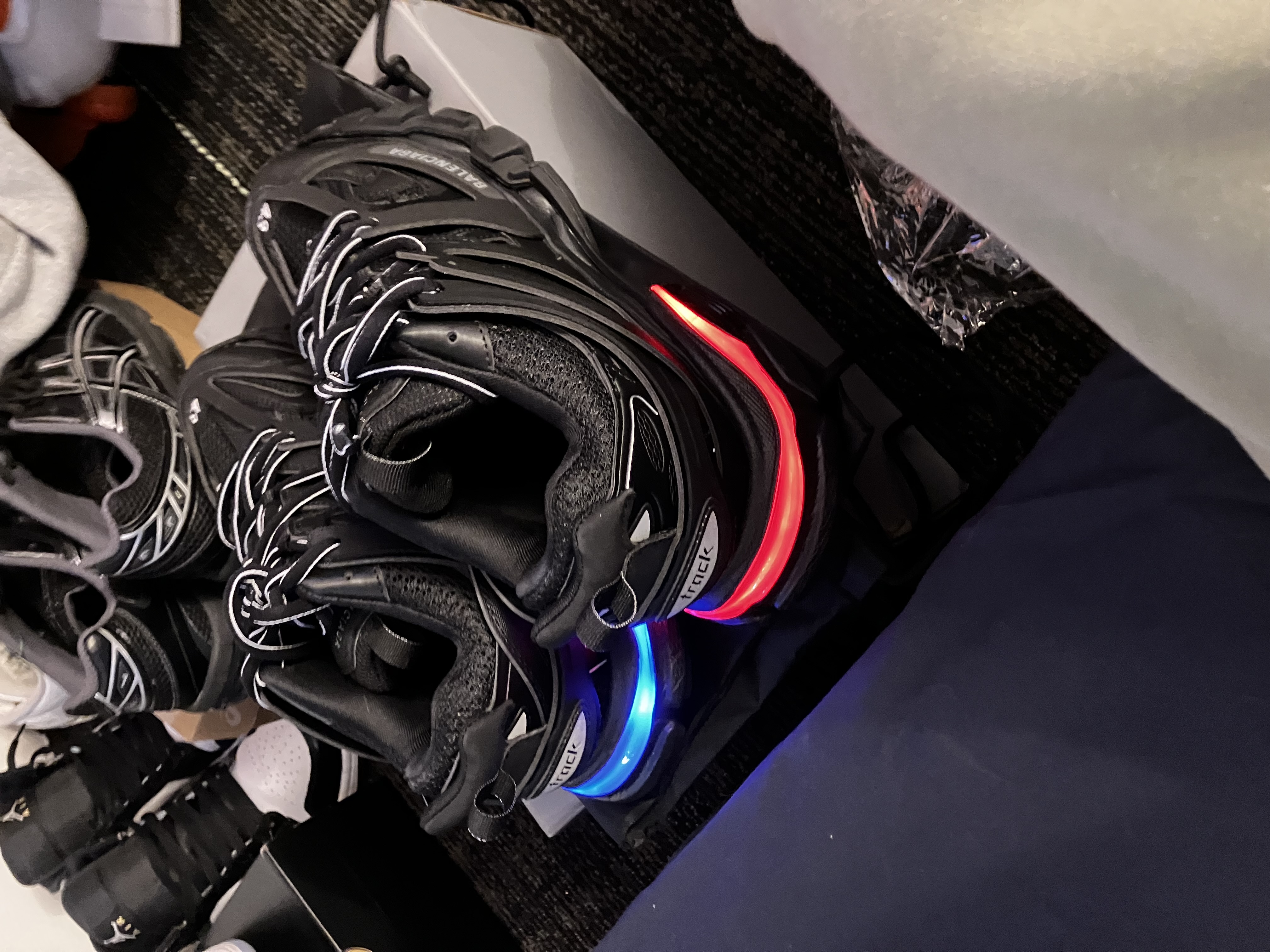 Bstsneaker-Balenciaga Tess S.Black 555032 W1GB7 1000 (With Led) review Dom 01