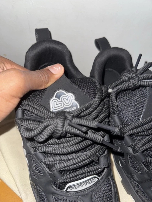 Bstsneaker-Louis Vuitton LV Skate Sneaker Black White 1AARR1 review 