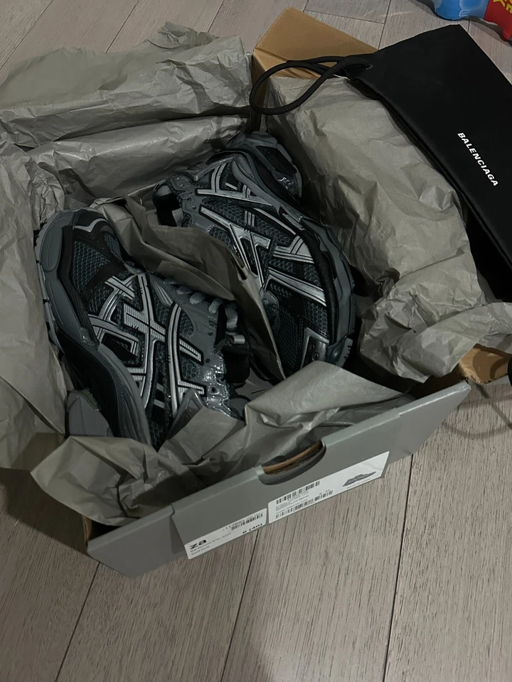 Bstsneaker-Balenciaga Runner Dark Grey Black 677403 W3RBR 1515  review Jim 01