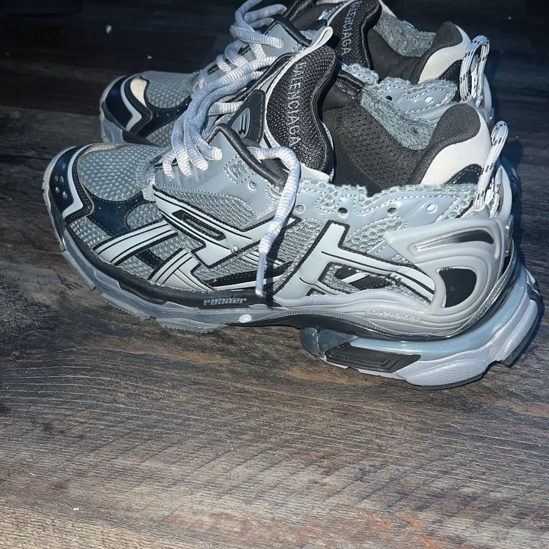 Bstsneaker-Balenciaga Runner Dark Grey Black 677403 W3RBR 1515  review jack 01