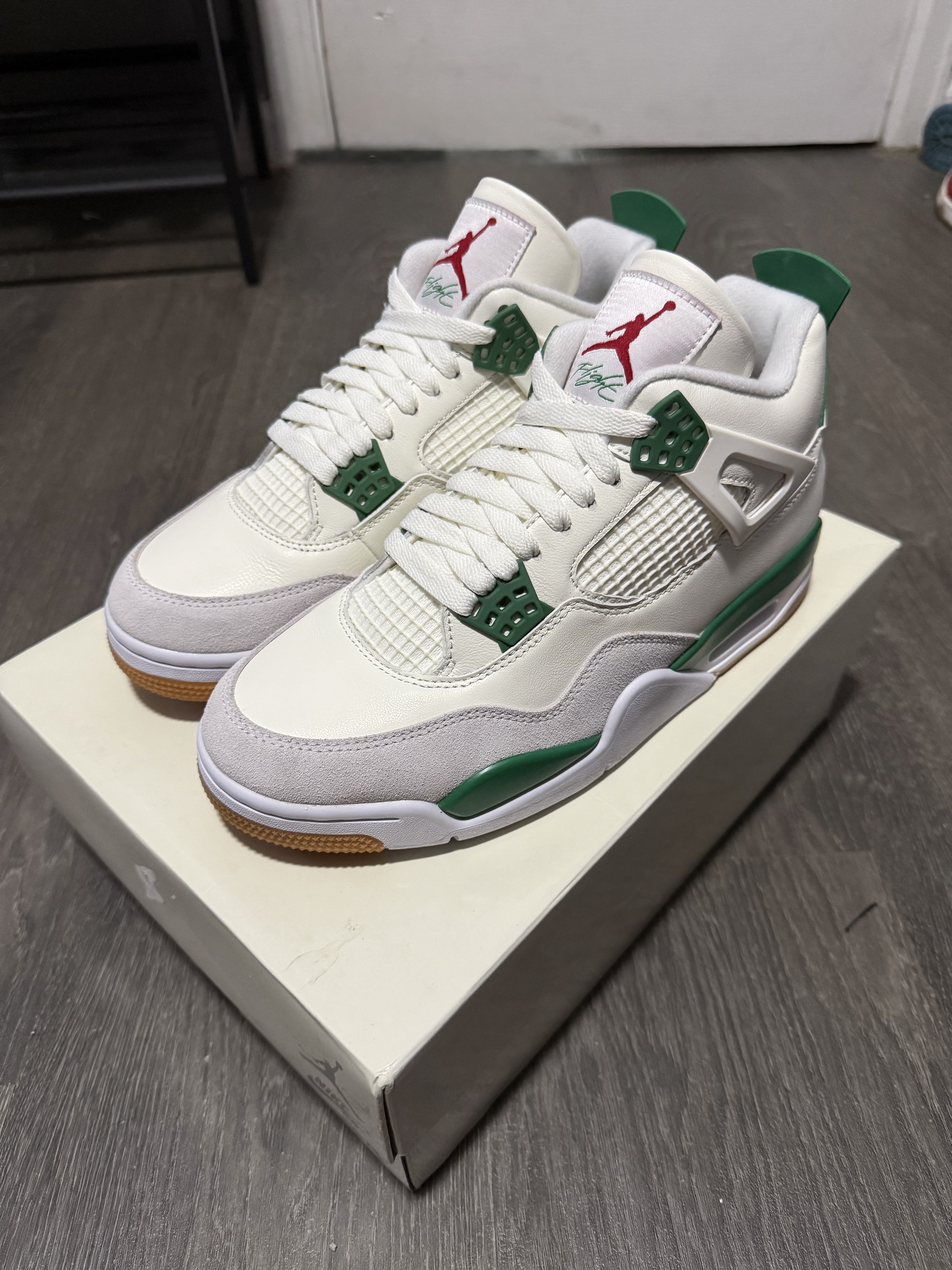 Bstsneaker-Jordan 4 Retro SB Pine Green DR5415-103 review 0