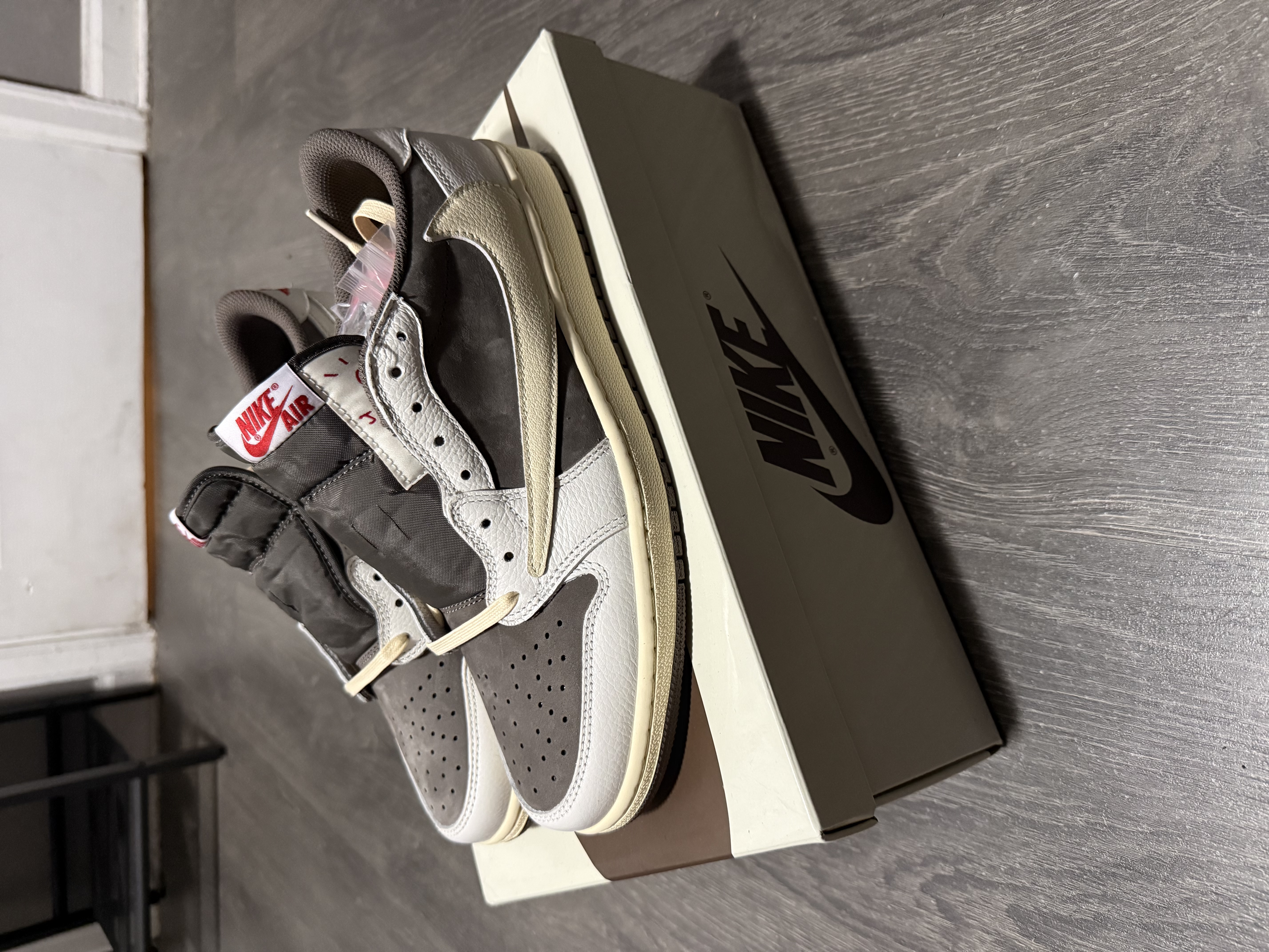 Bstsneaker-Travis Scott x Air Jordan 1 Low Reverse Mocha DM7866-162  review 0