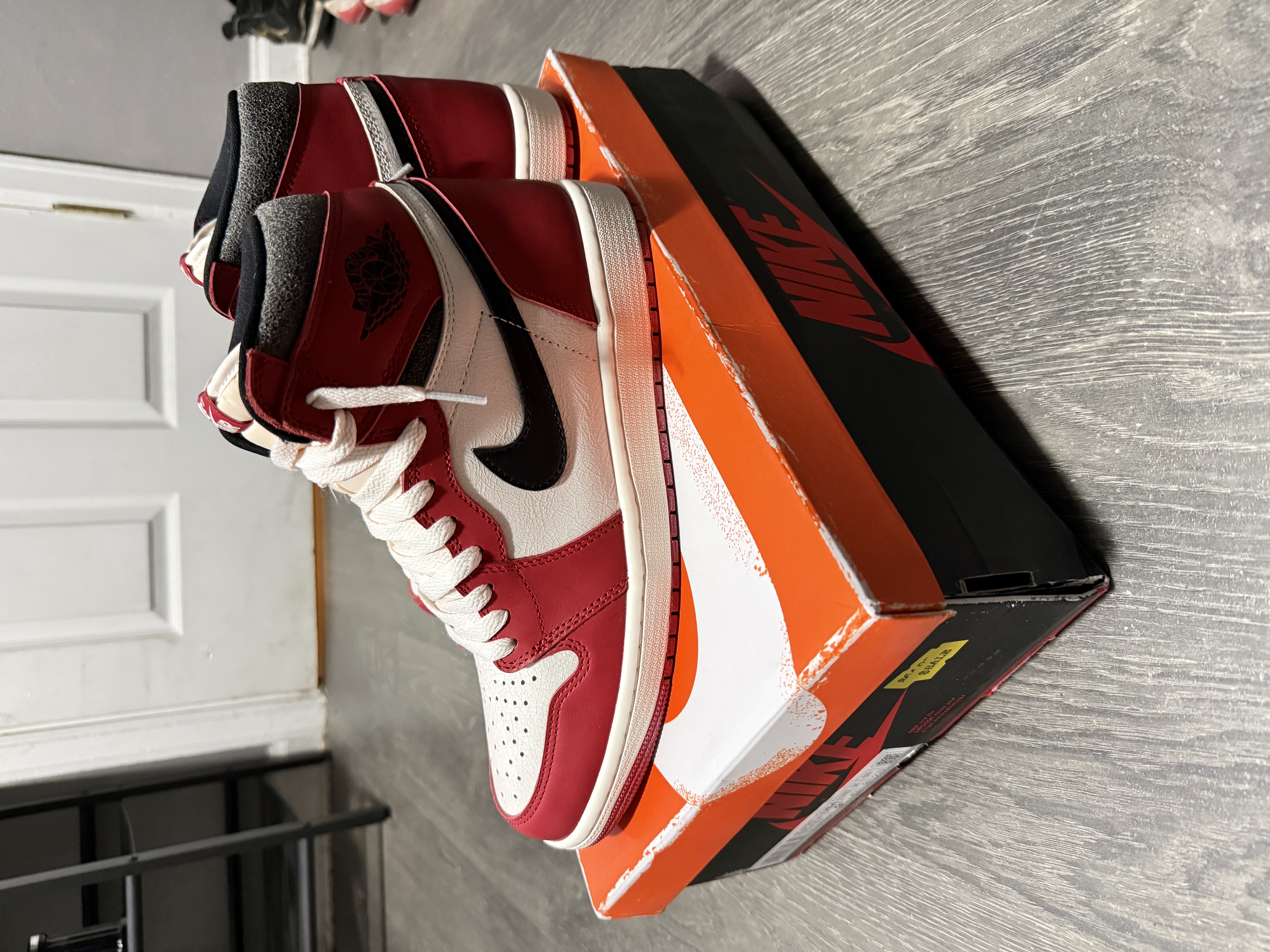 Bstsneaker-Air Jordan 1 Retro High OG Chicago Reimagined Lost and Found DZ5485-612 review 0