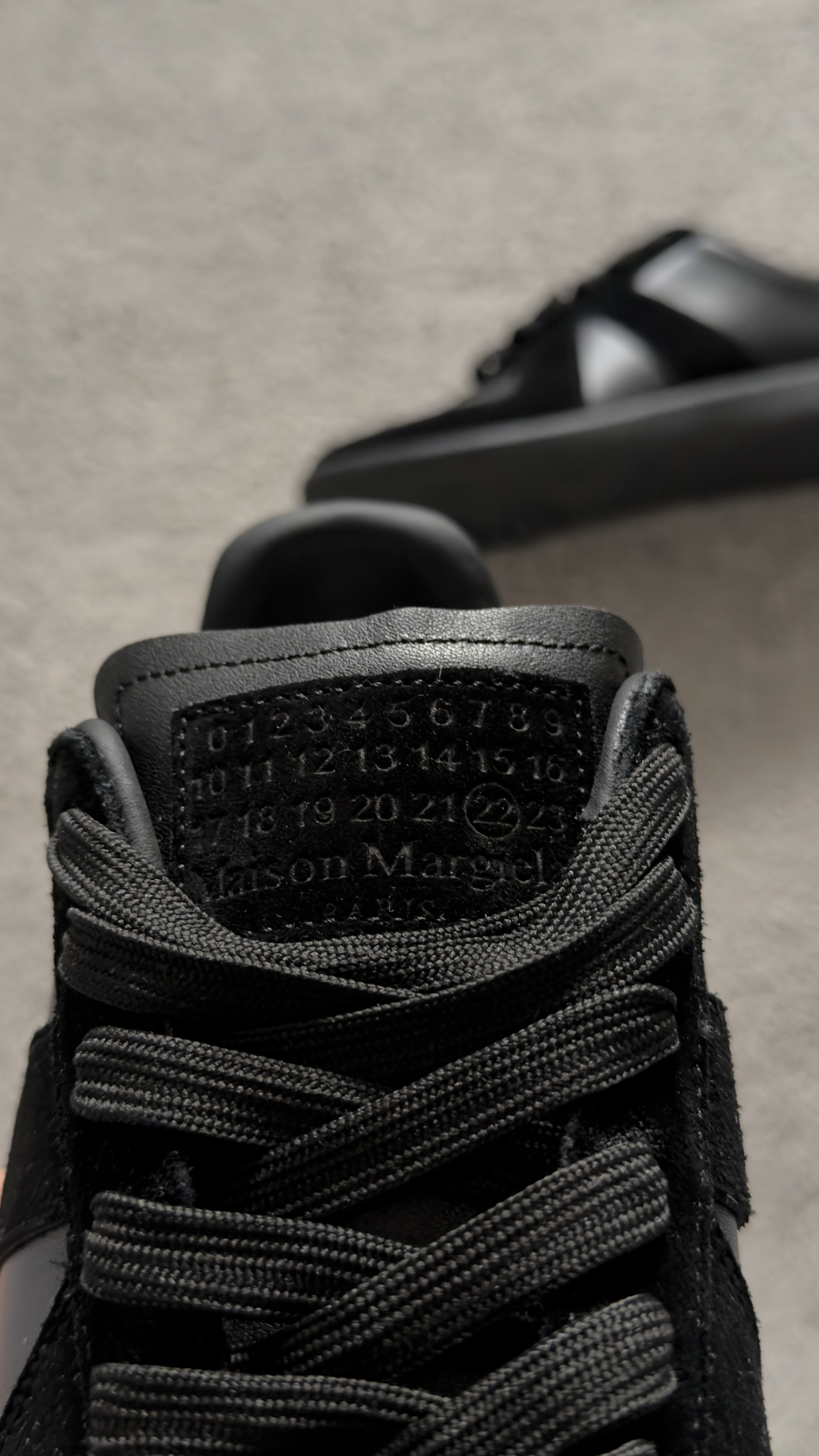 Bstsneaker-Maison Margiela Black Replica Leather Suede Low-Top Sneakers review 0