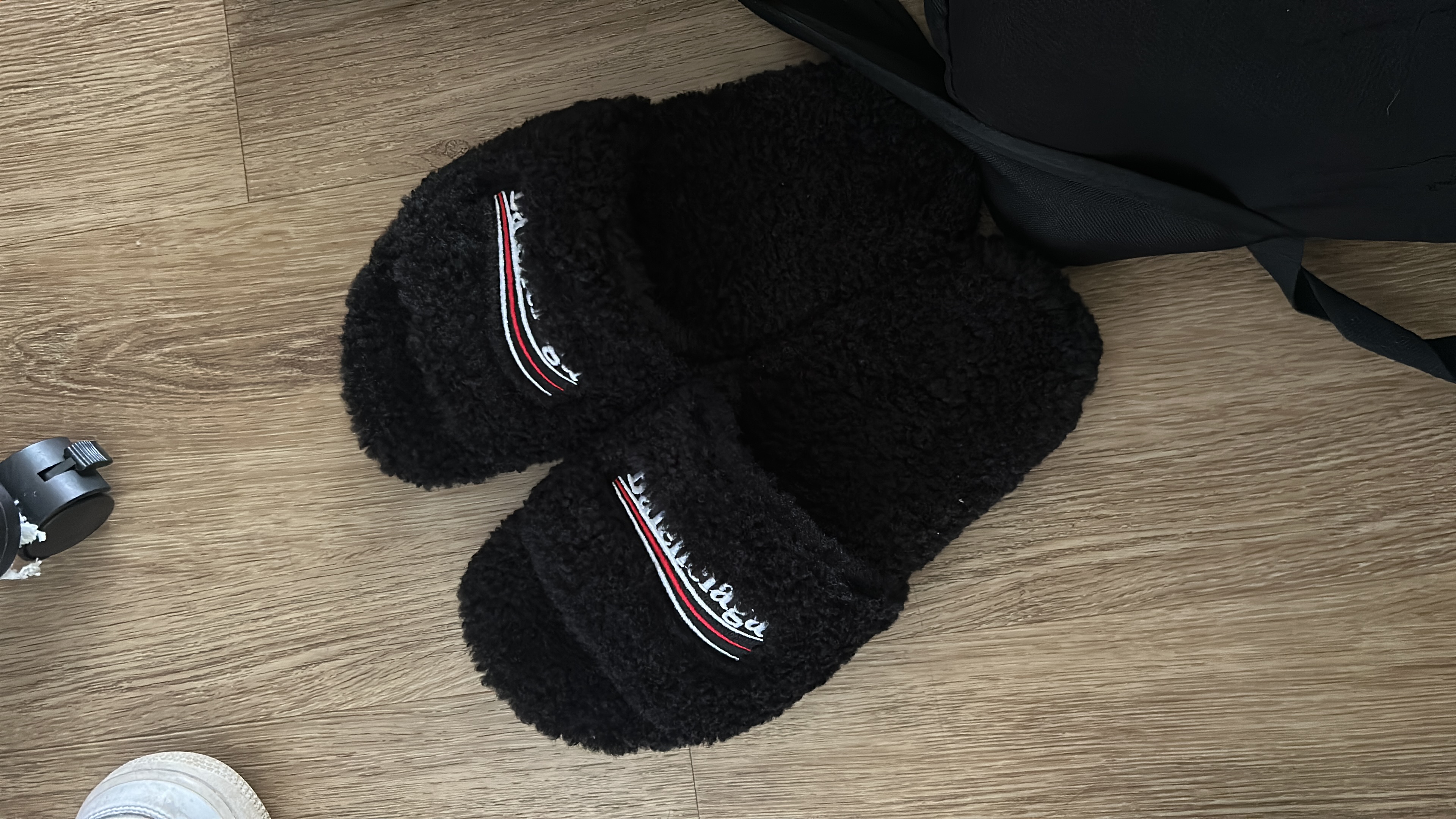 Bstsneaker-Balenciaga Furry Slides Black 654747W2DO11096  review Gustavo