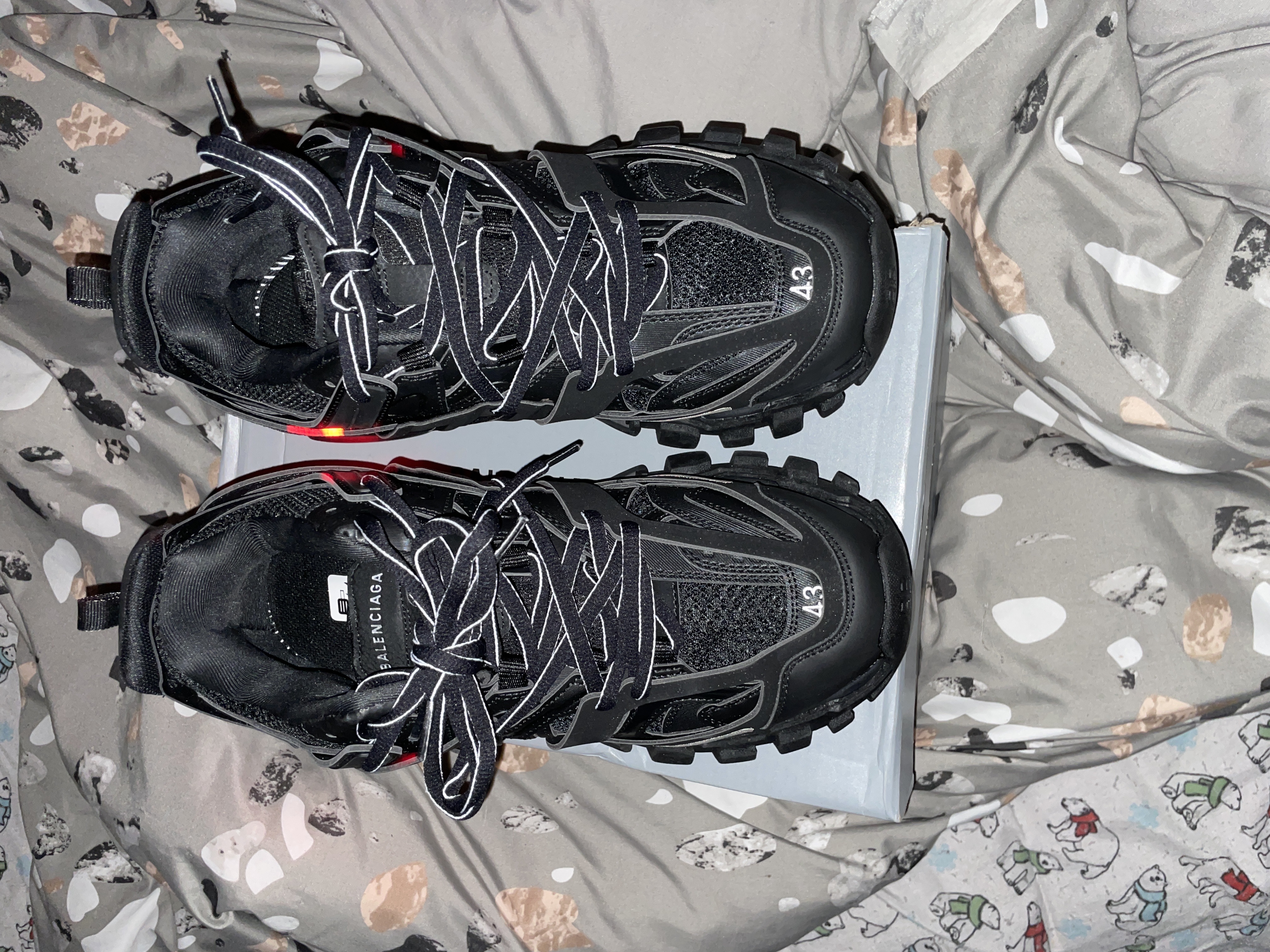 Bstsneaker-Balenciaga Track S.Black 555032 W1GB7 1000 (With Led) review Jemar 01