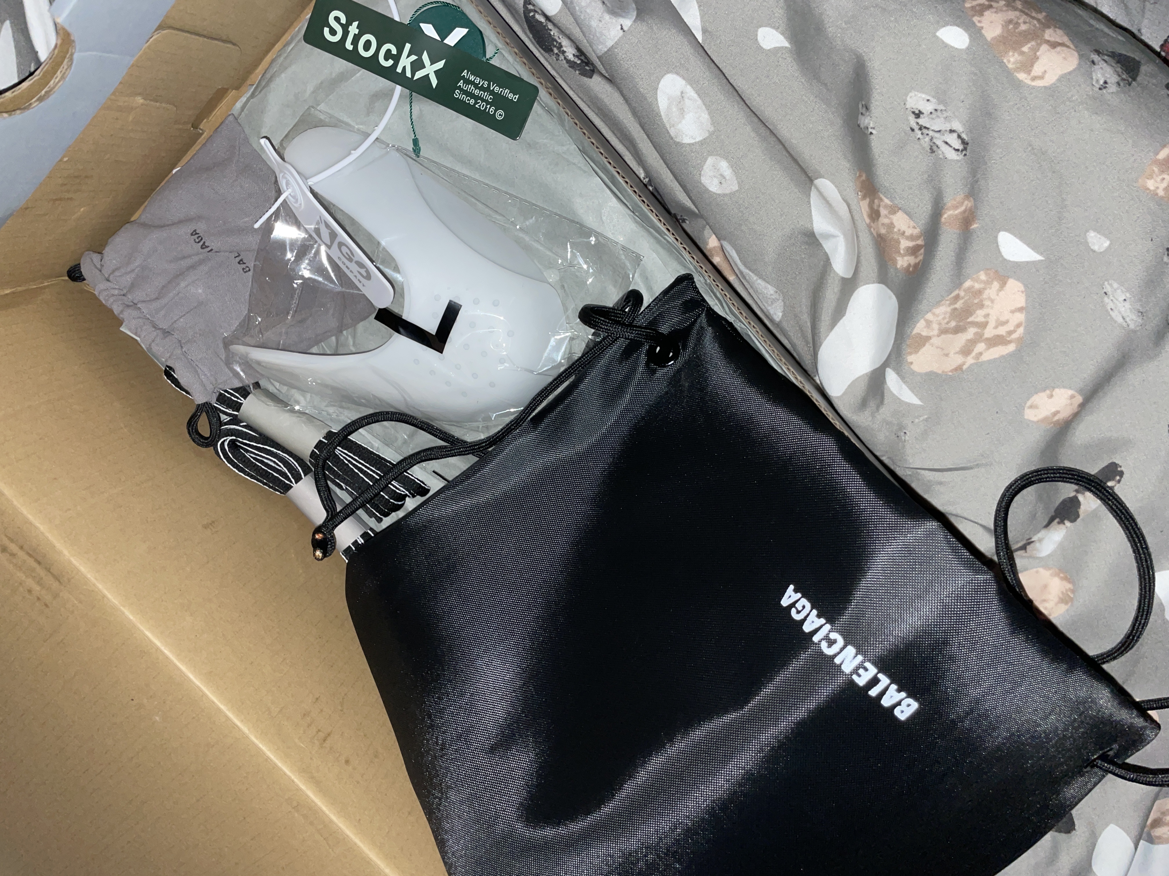 Bstsneaker-Balenciaga Track S.Black 555032 W1GB7 1000 (With Led) review Jemar 03