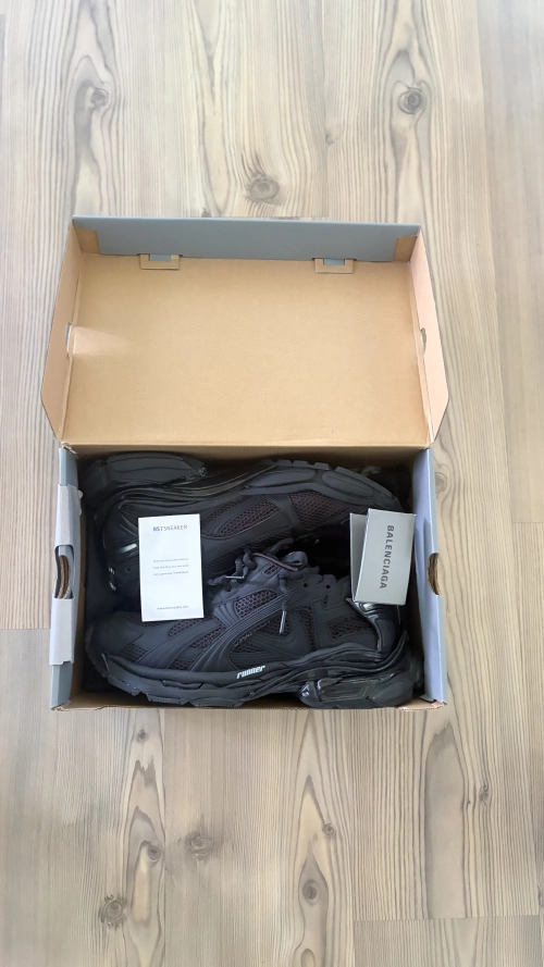 Bstsneaker-Balenciaga Runner Matte Black 1.0 review 
