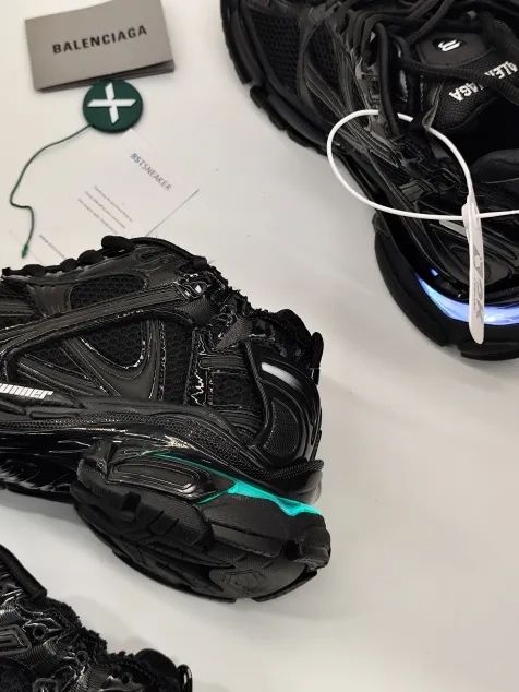 Bstsneaker-Balenciaga Runner LED Black 853225 WRNLD 1000 review 
