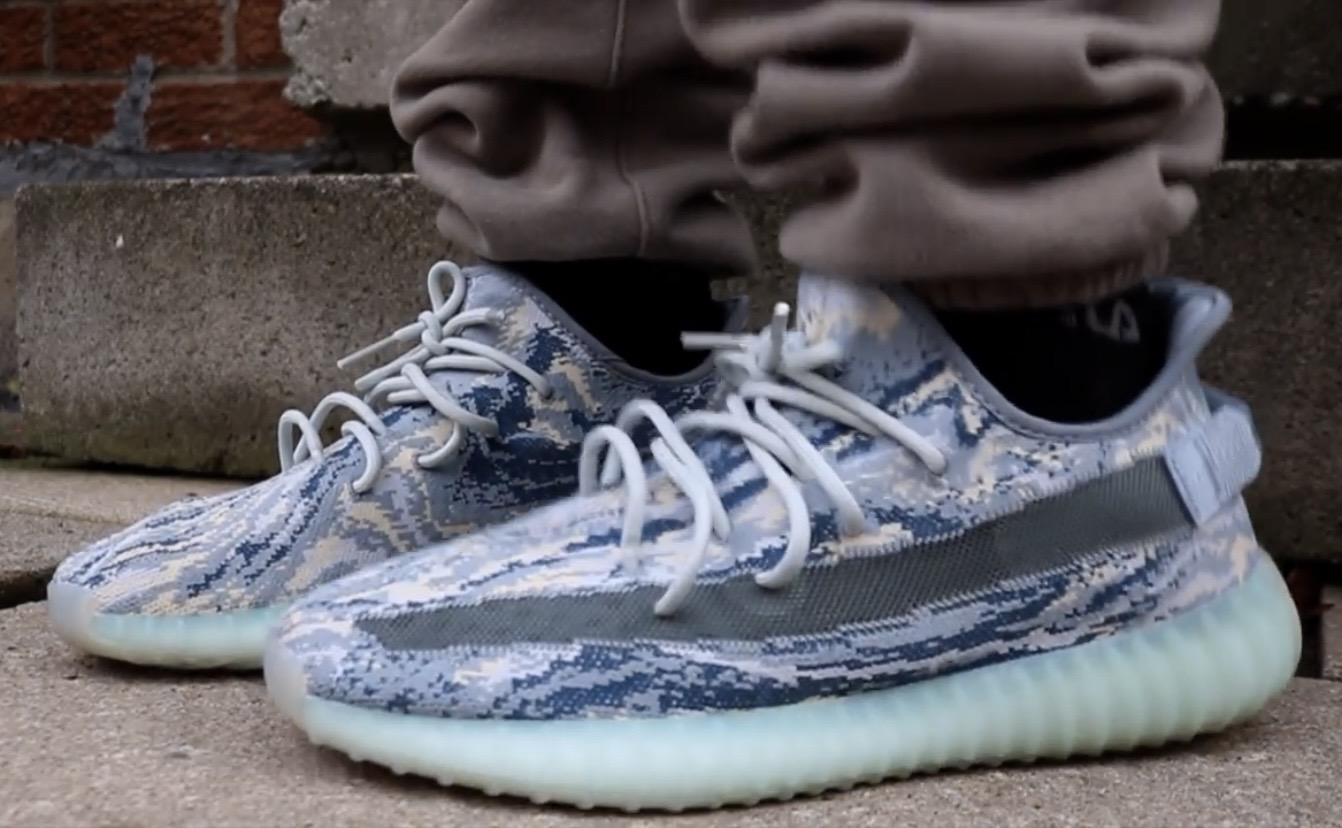 Bstsneaker-Adidas Yeezy Boost 350 V2 MX Frost Blue GW3375 review D@nny 01