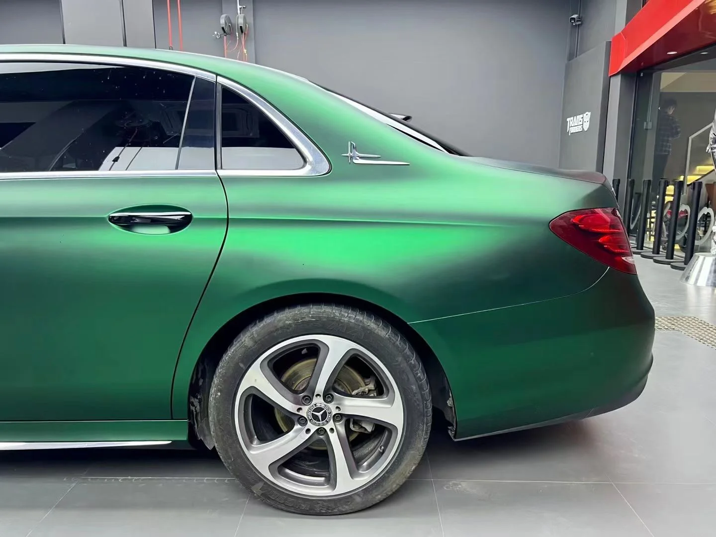 Matte Chrome Venom Green Vinyl Car Wrap K-1211