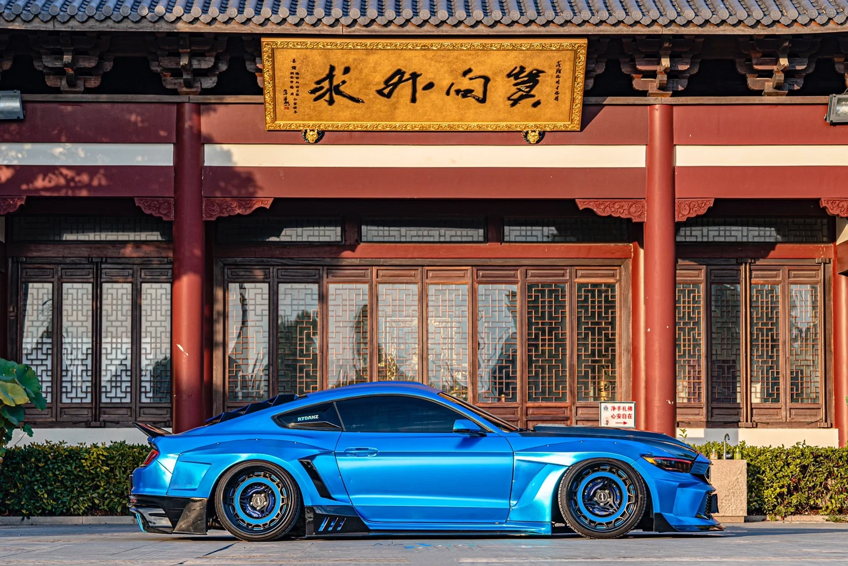 Matte Chrome Blue Vinyl Car Wrap For Ford Mustang K-1028