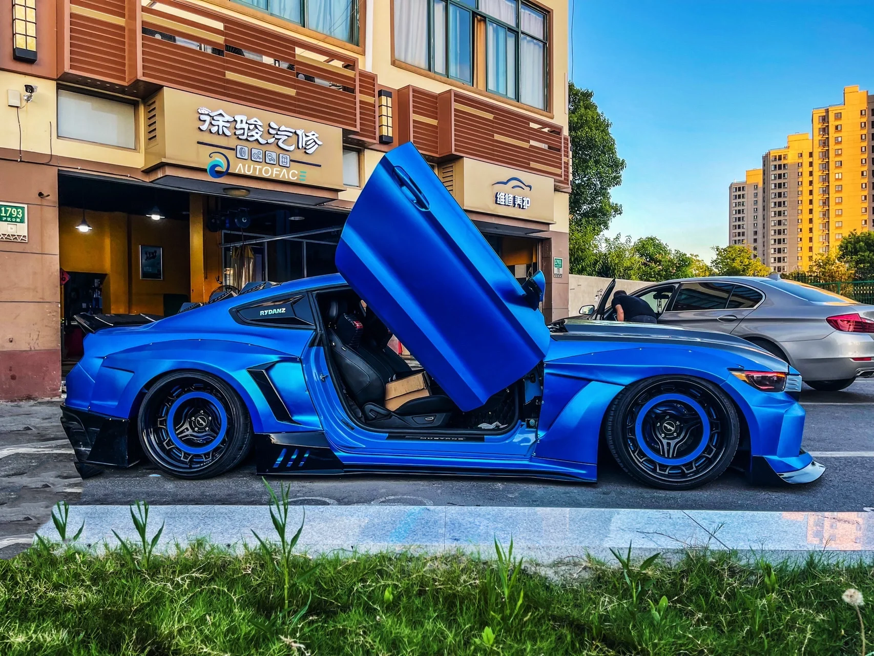 Matte Chrome Blue Vinyl Car Wrap For Ford Mustang K-1028