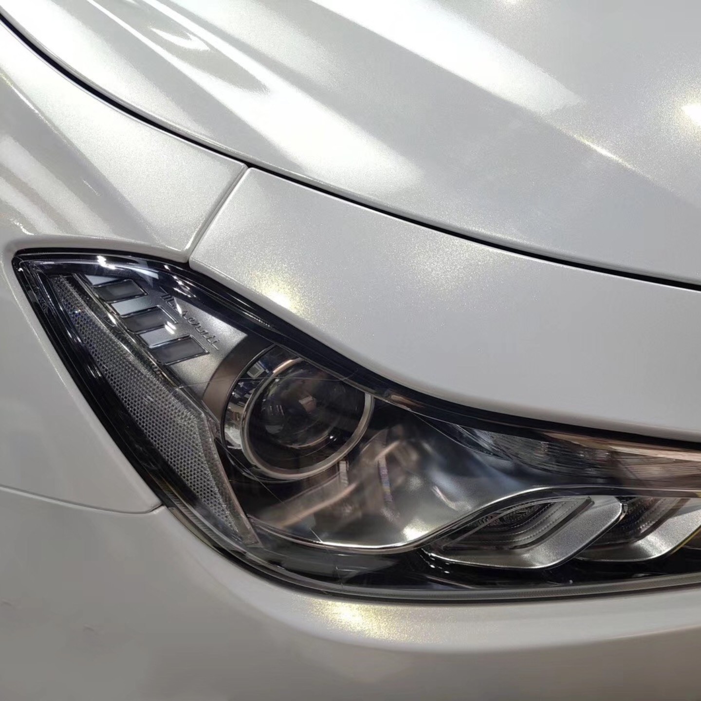 Glossy Diamond Gold White Vinyl Car Wrap K-4020