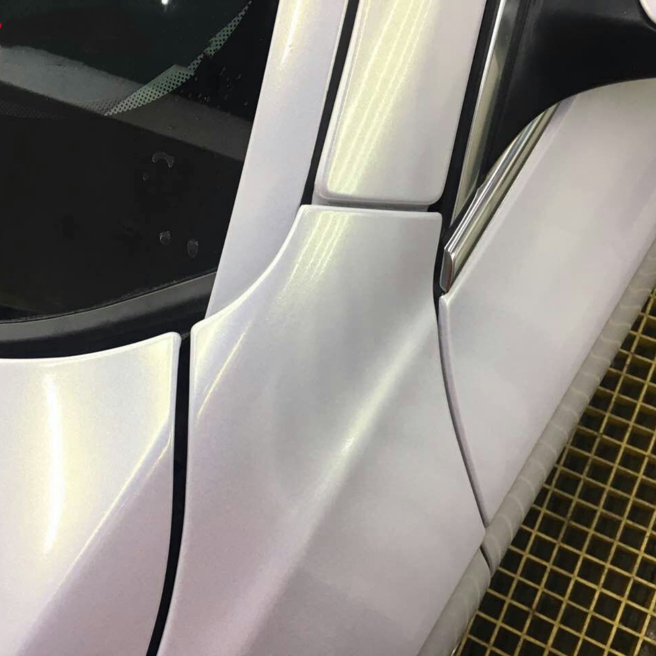 Glossy Diamond Gold White Vinyl Car Wrap K-4020