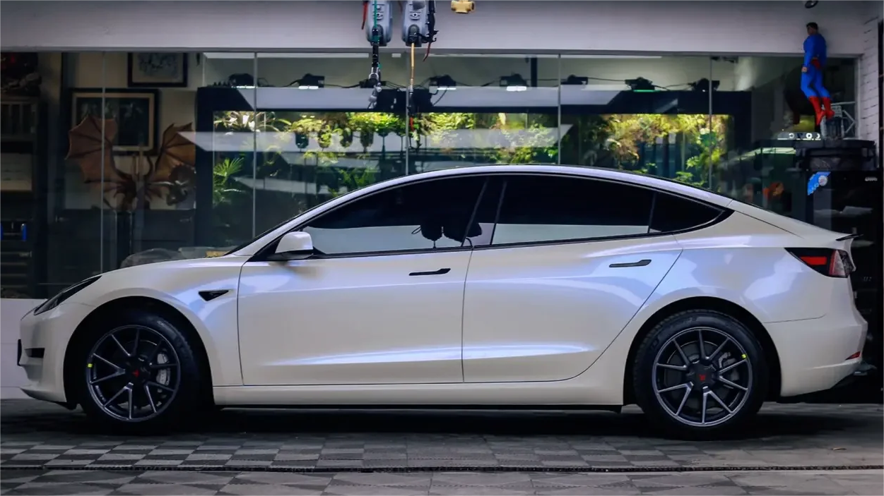 Glossy Aurora White Vinyl Car Wrap K-1610