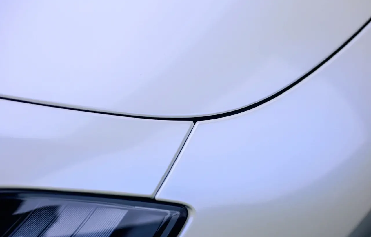 Glossy Aurora White Vinyl Car Wrap K-1610