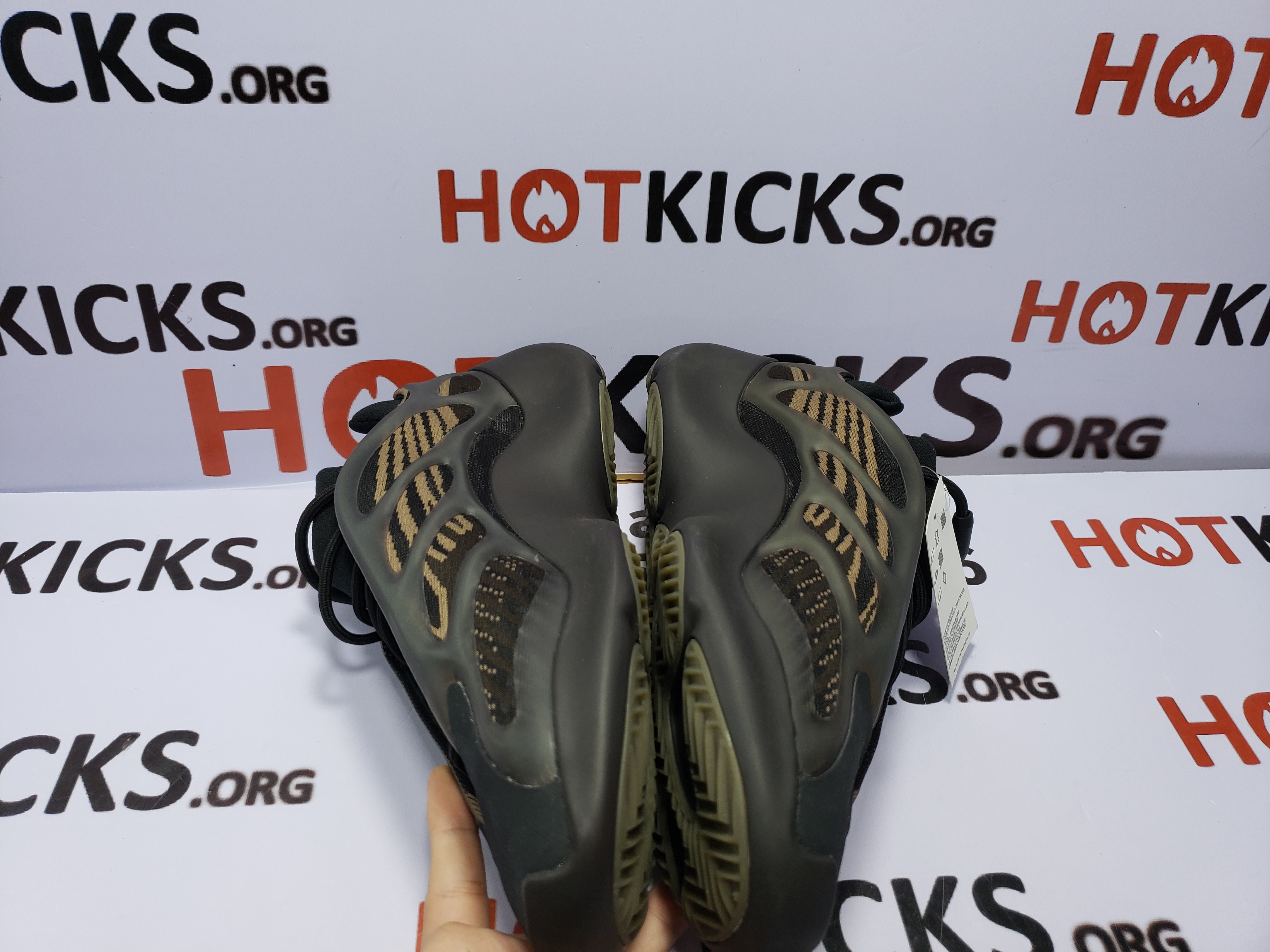 LJR Yeezy 700 V3 Eremiel ,GY0189