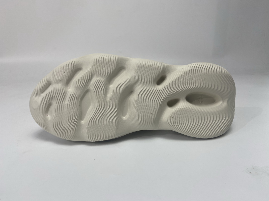 LJR Yeezy Foam RNNR Ararat, G55486