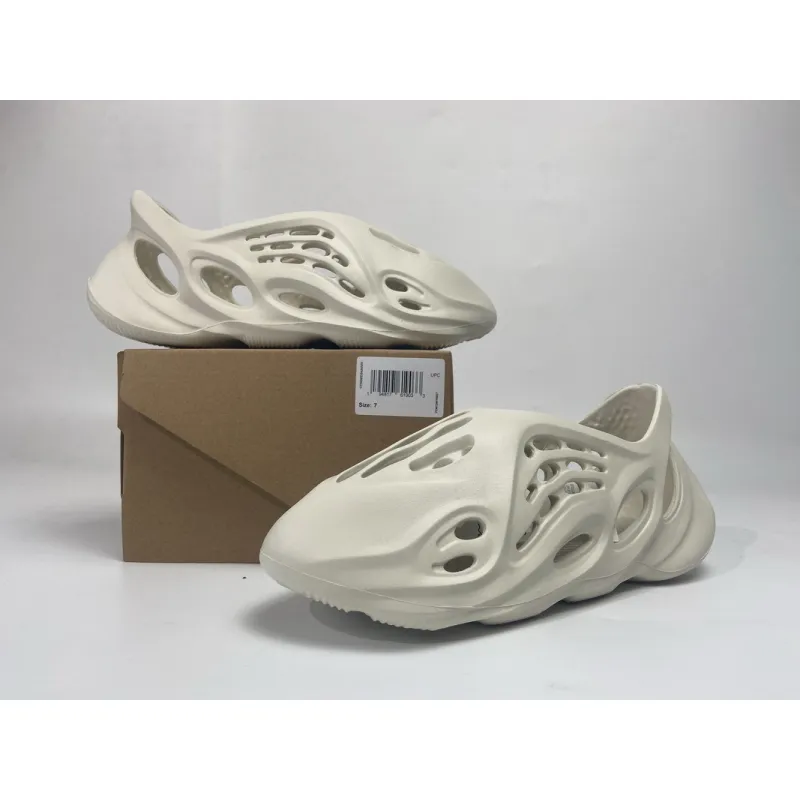 LJR Yeezy Foam RNNR Ararat, G55486