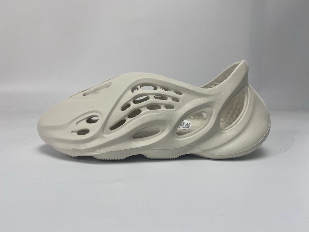 LJR Yeezy Foam RNNR Ararat, G55486