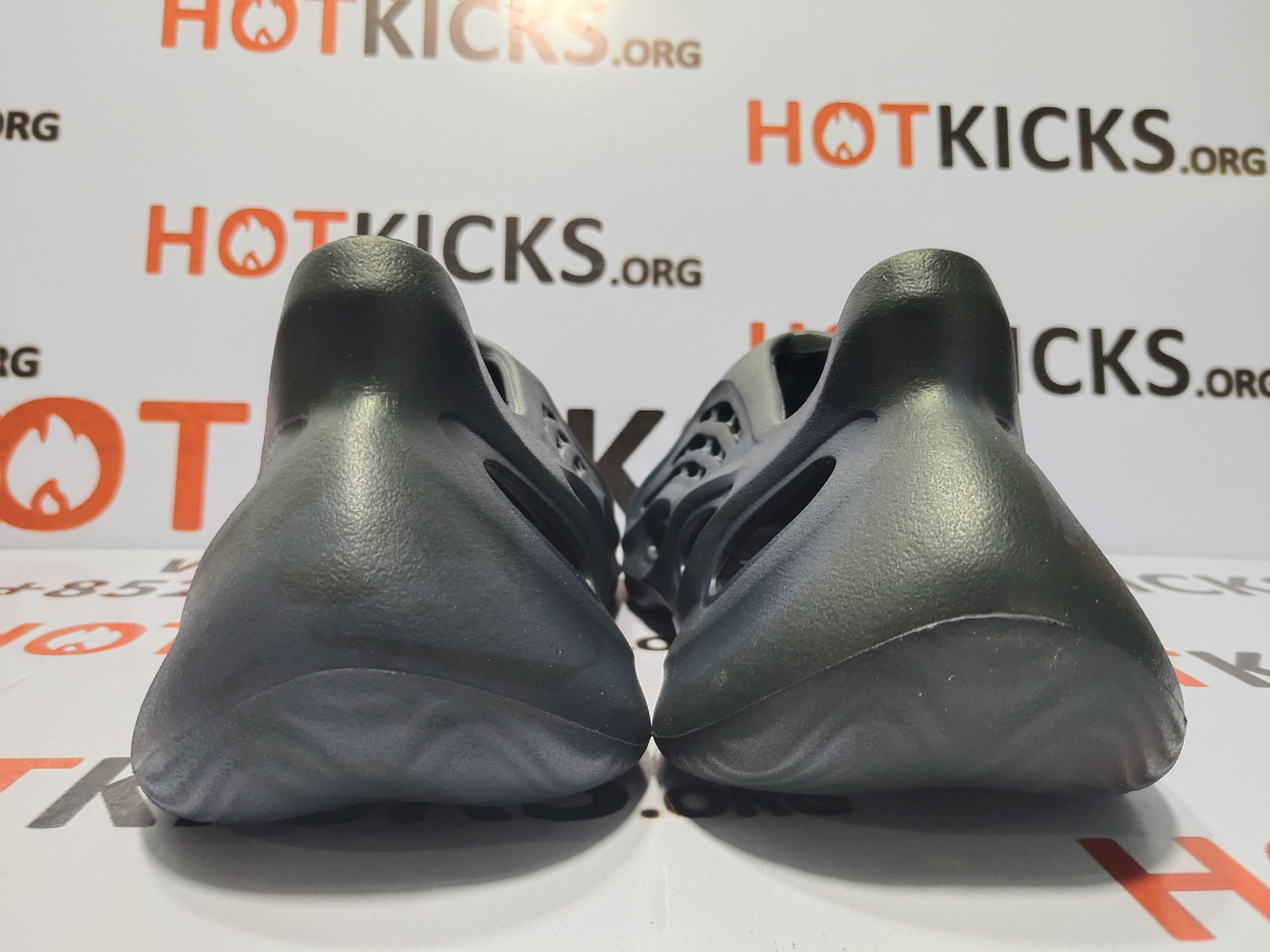 LJR Yeezy Foam RNNR Mineral Blue, GV7903