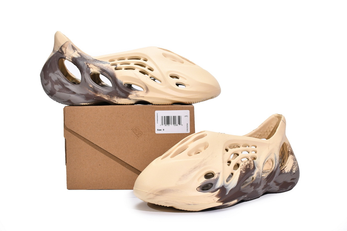 LJR Yeezy Foam RNNR MX Cream Clay,GX8774