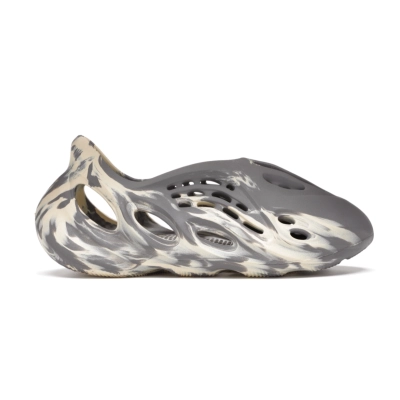 LJR Yeezy Foam RNNR MXT Moon Gray, GV7904 01