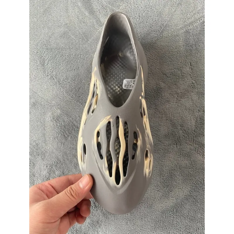 LJR Yeezy Foam RNNR MXT Moon Gray, GV7904