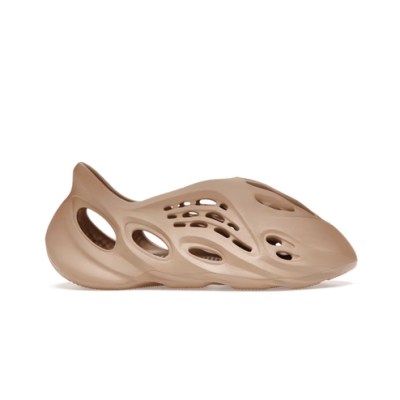 LJR Yeezy Foam RNNR Ochre,GW3354 01