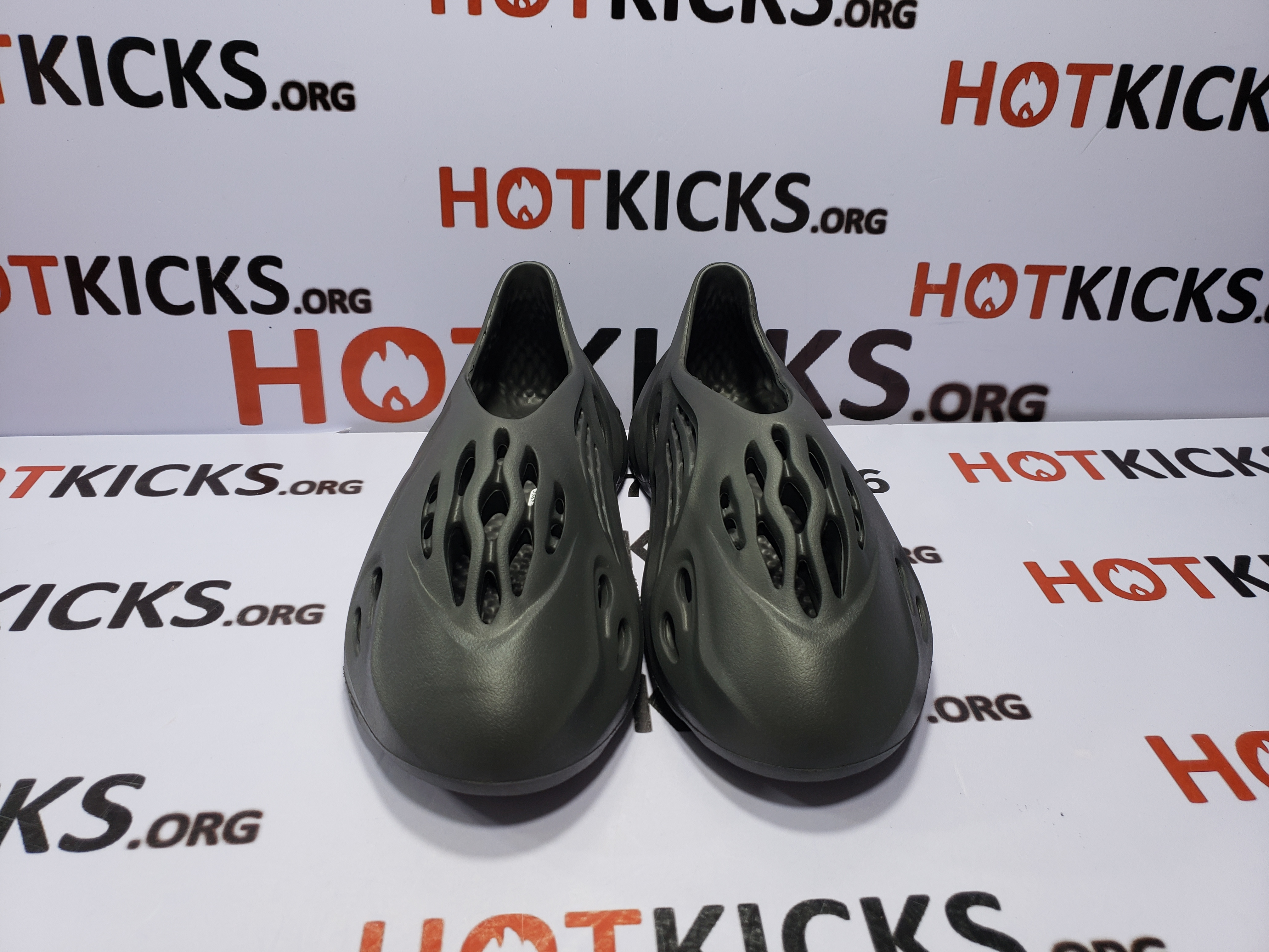 LJR Yeezy Foam RNNR Onyx,HP8739