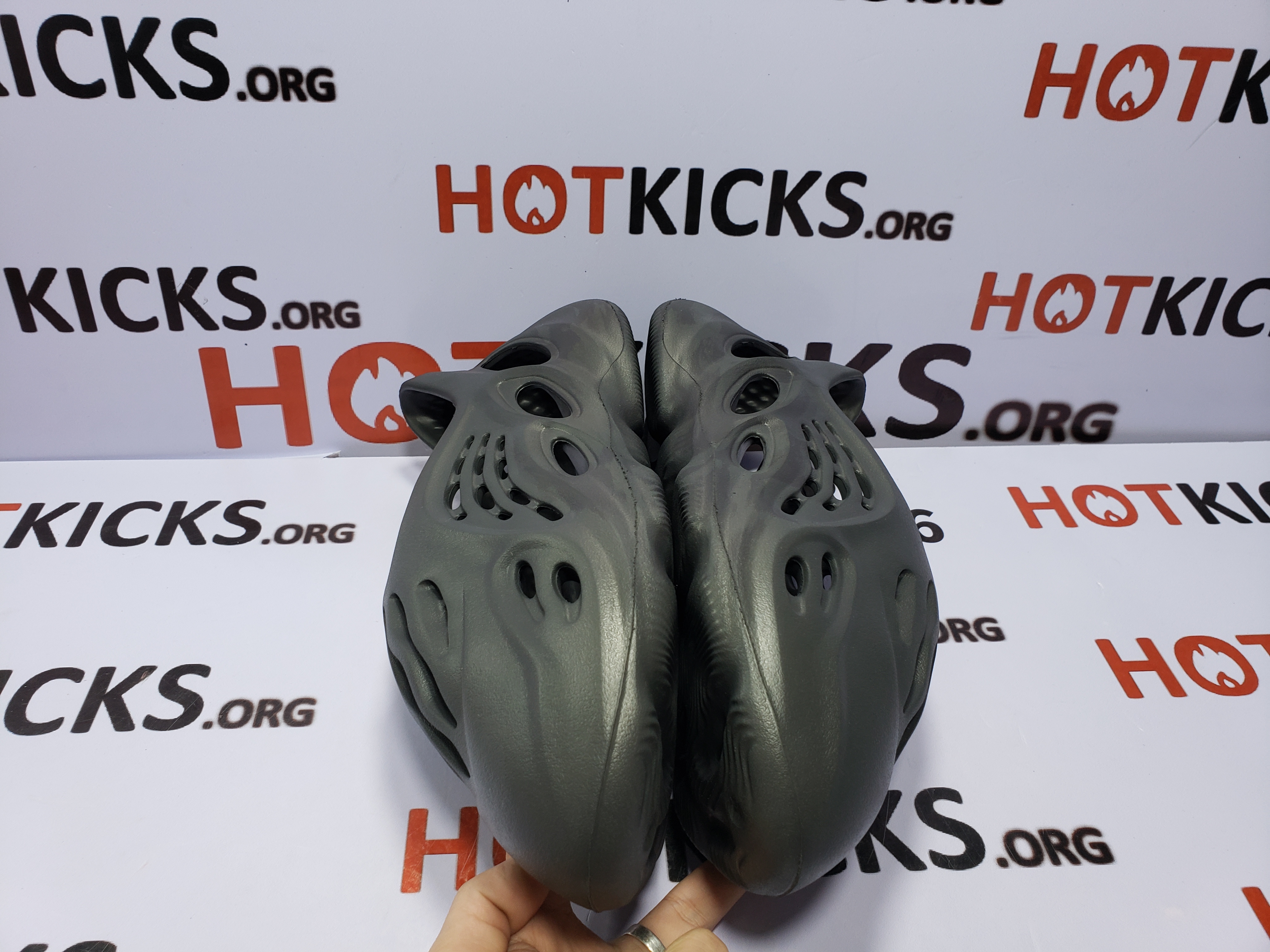 LJR Yeezy Foam RNNR Onyx,HP8739