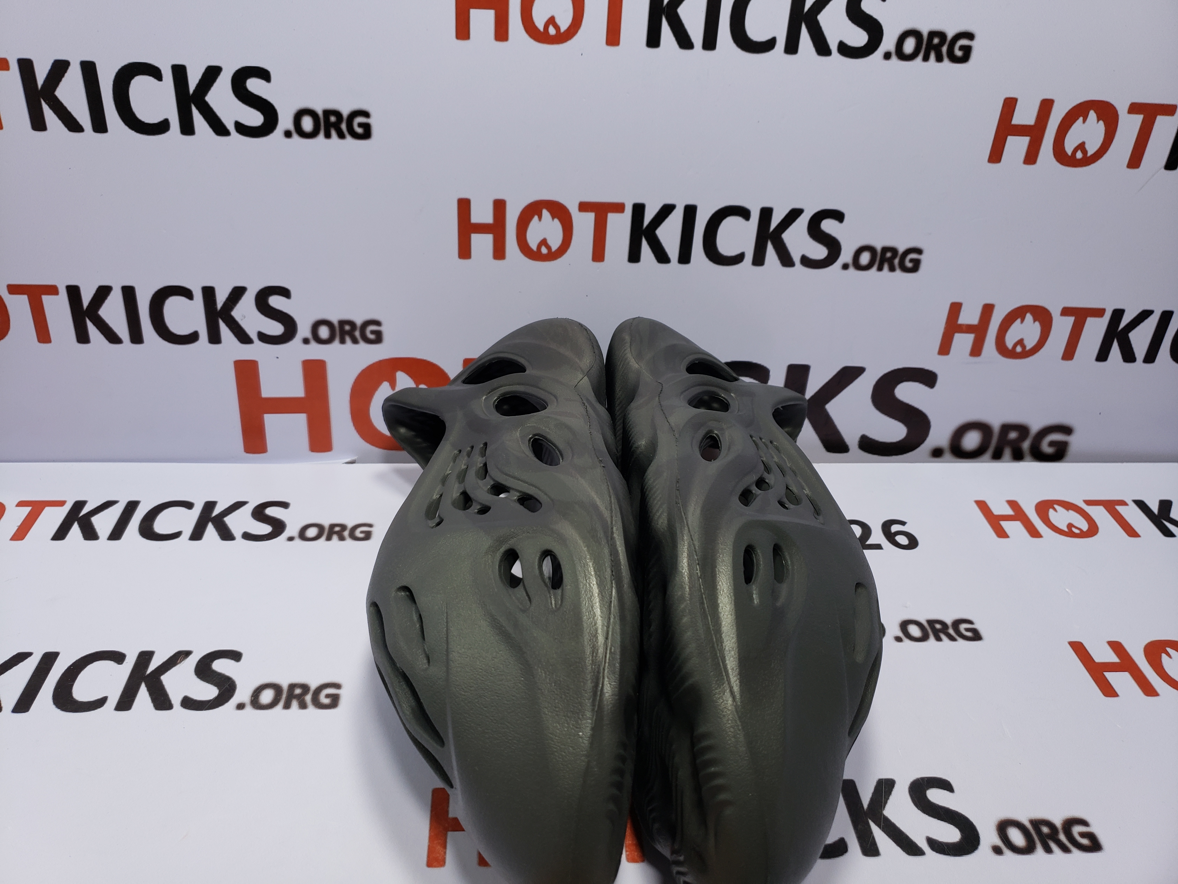 LJR Yeezy Foam RNNR Onyx,HP8739