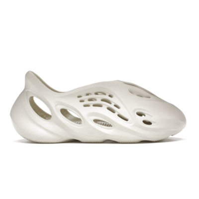 LJR Yeezy Foam RNNR Sand, FY4567 01