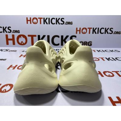 LJR Yeezy Foam RNNR Sand, FY4567 02