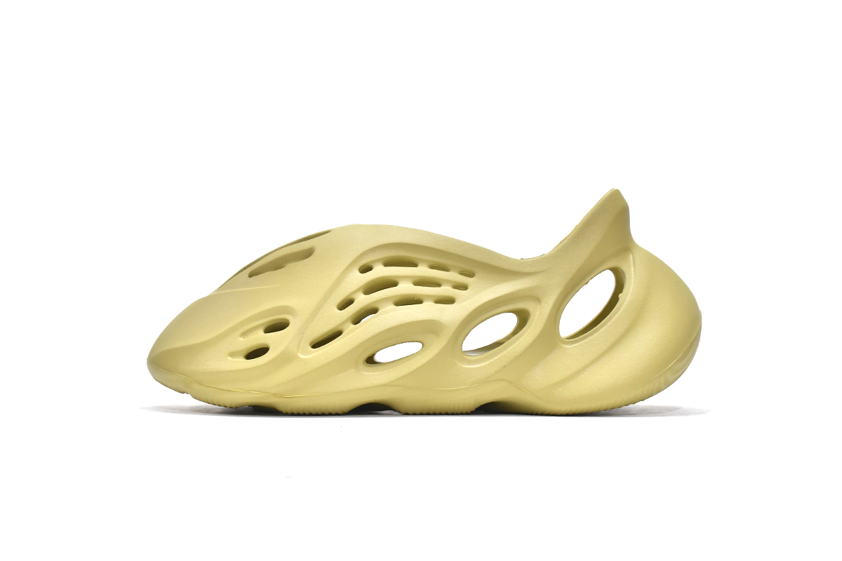 LJR Yeezy Foam RNNR Sulfur,GV6775