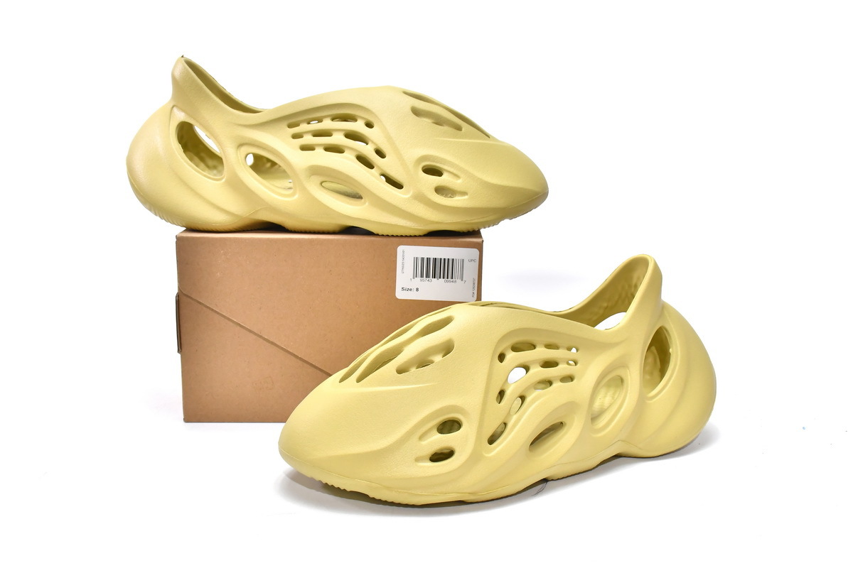 LJR Yeezy Foam RNNR Sulfur,GV6775
