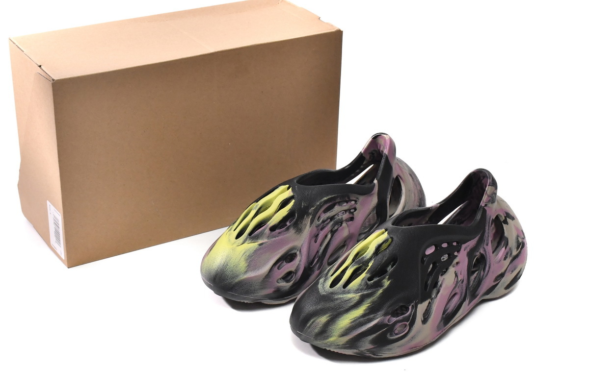 LJR Yeezy Foam RNR MX Carbon,IG9562