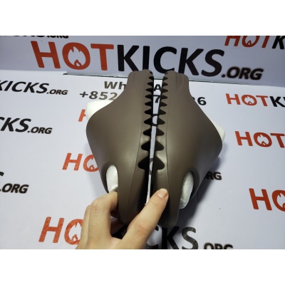 OG Yeezy Slide Soot, G55495 02